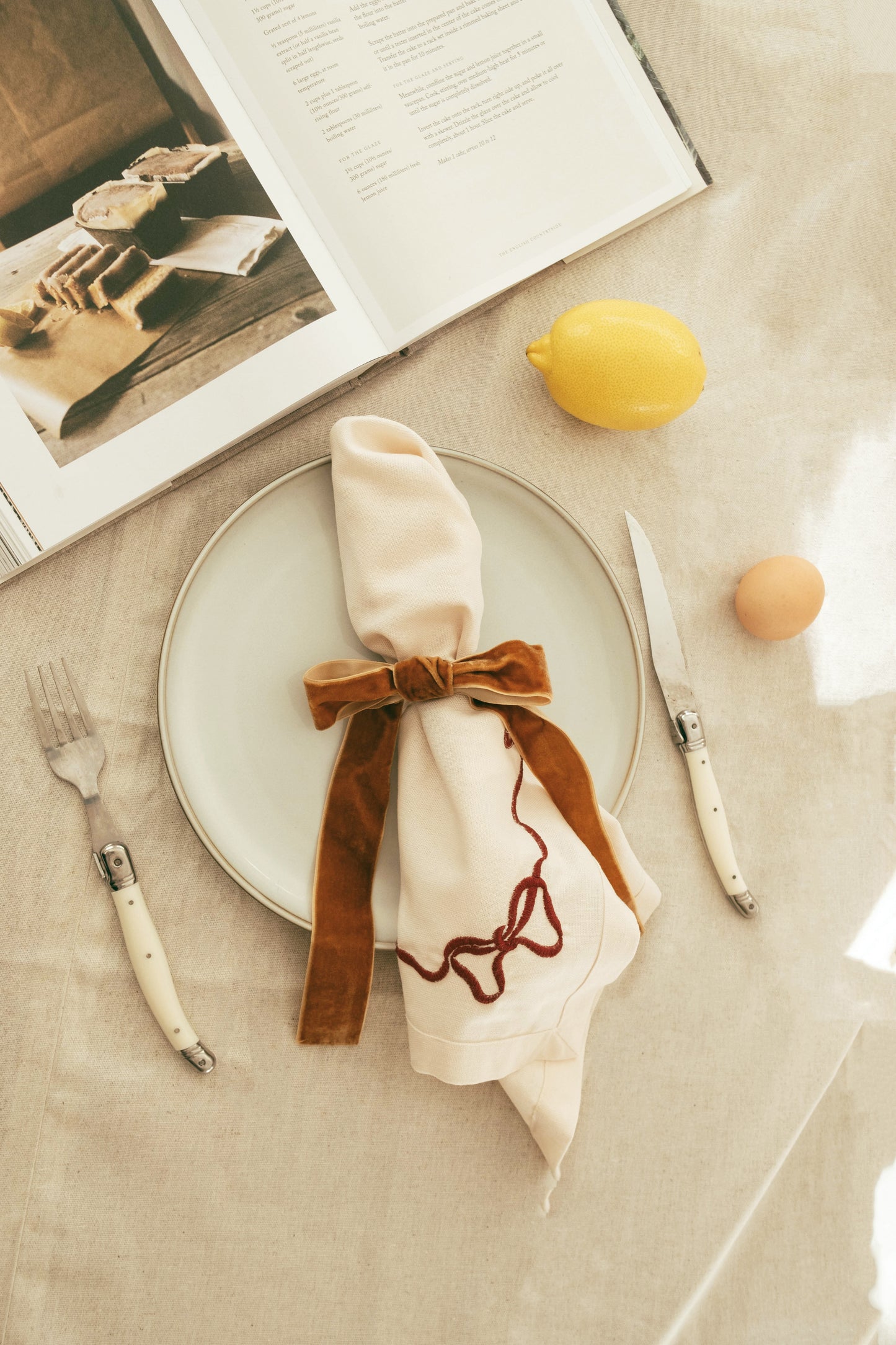 Line Tablecloth - Oatmeal/Cream Piping
